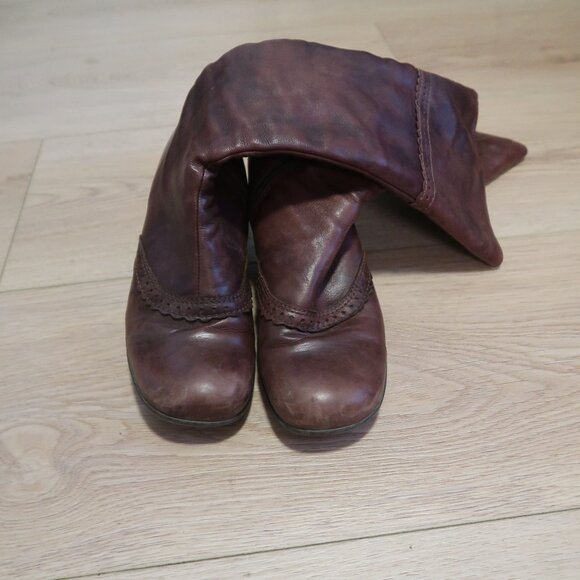 Brown Calf-Length Boots - Picture 2 of 6